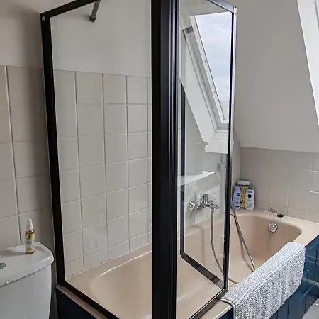 Appartement Cocon Sous Les Toits - Vue Sur Les Chateaux Et Le Vignoble - Proche Centre - Parking Gratuit *