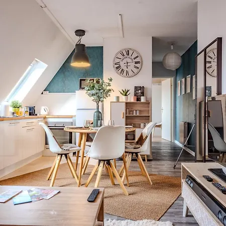 Cocon Sous Les Toits - Proche Centre - Parking Gratuit - Commerces A Proximite 셀레스탓