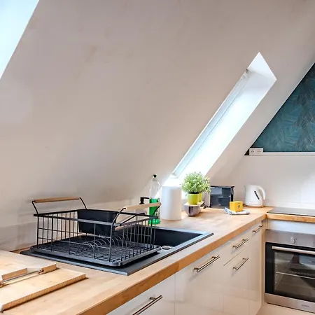 아파트 Cocon Sous Les Toits - Proche Centre - Parking Gratuit - Commerces A Proximite *