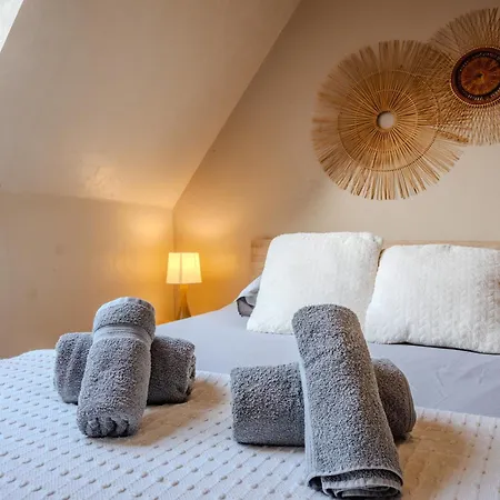 Cocon Sous Les Toits - Proche Centre - Parking Gratuit - Commerces A Proximite 아파트 *